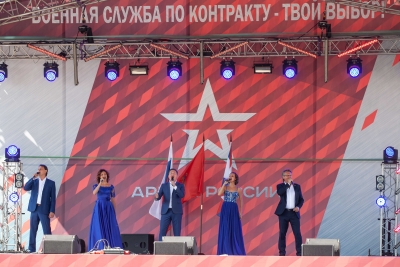 АРТИСТАМ ЦДРА АПЛОДИРОВАЛИ ЗРИТЕЛИ КРАСНОЯРСКА