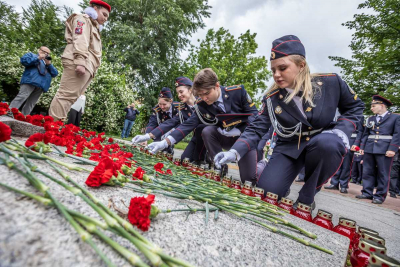 В ЕКАТЕРИНИНСКОМ ПАРКЕ В ДЕНЬ ПАМЯТИ И СКОРБИ ЦДРА ПРОВЕЛ АКЦИЮ &laquo;ПАМЯТЬ&raquo;