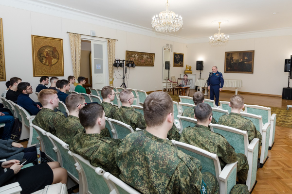 В ЦДРА НАЗВАЛИ ПОЭТА АПРЕЛЯ